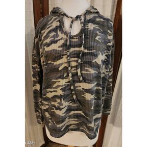 H22  Maurices camouflage sport, hoodie